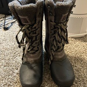 Like new North Face Snow Boots
